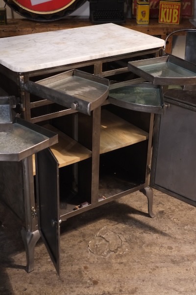 interieur meuble de dentiste ancien